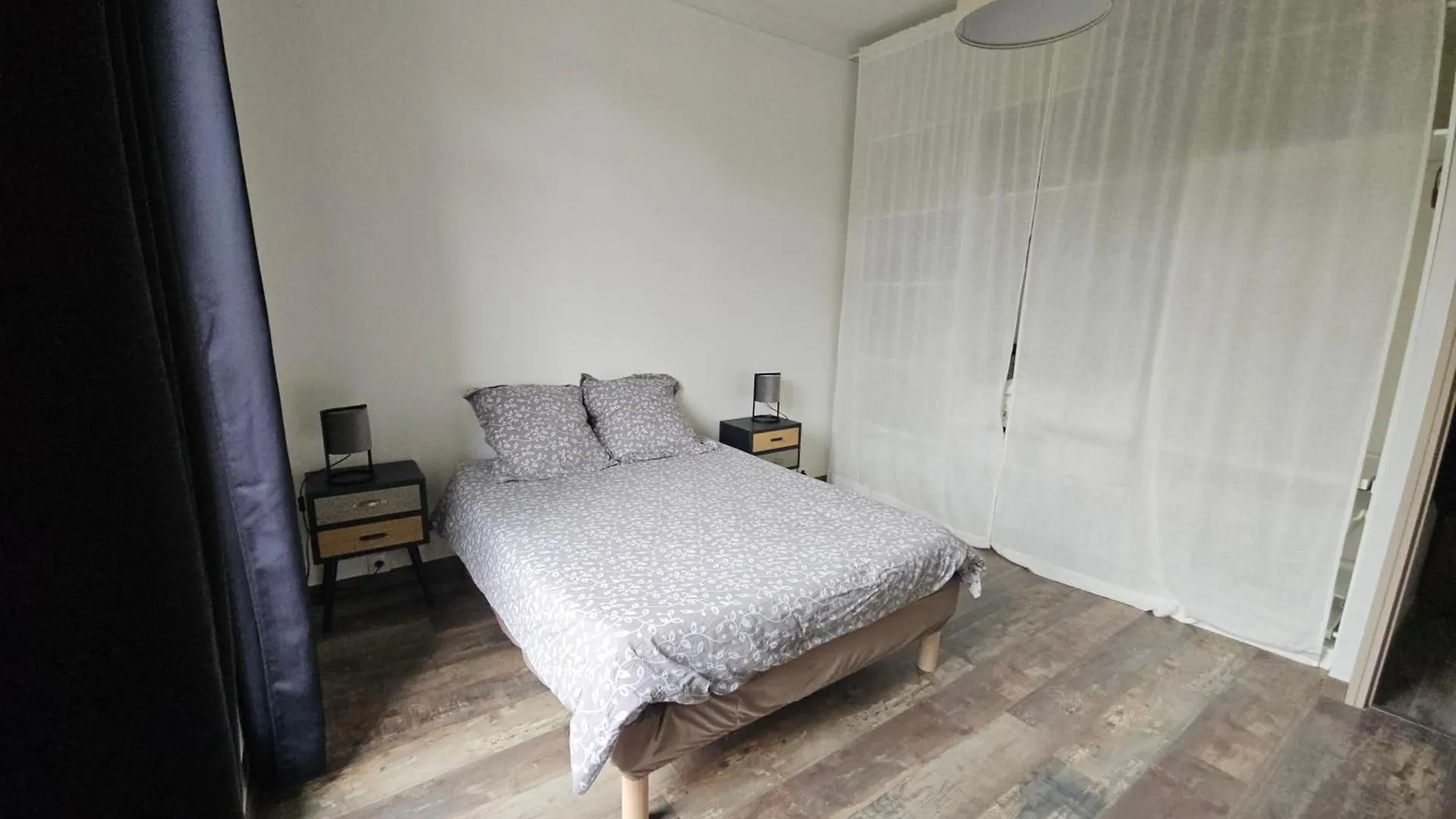 Appart 3 Chambres Avec Terrasse 18M - 8 Pers - 1 Place De Parking Marseille France
