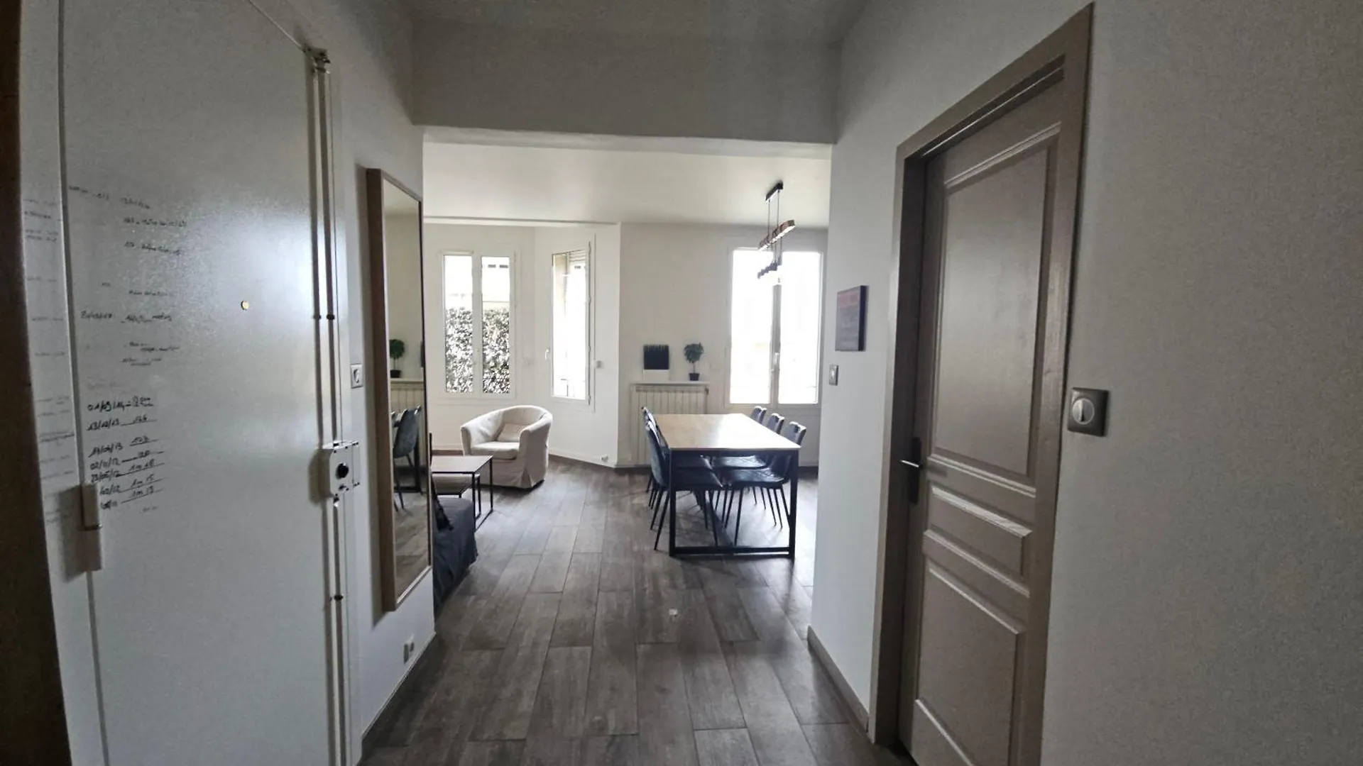 Appart 3 Chambres Avec Terrasse 18M - 8 Pers - 1 Place De Parking Marseille Appartement
