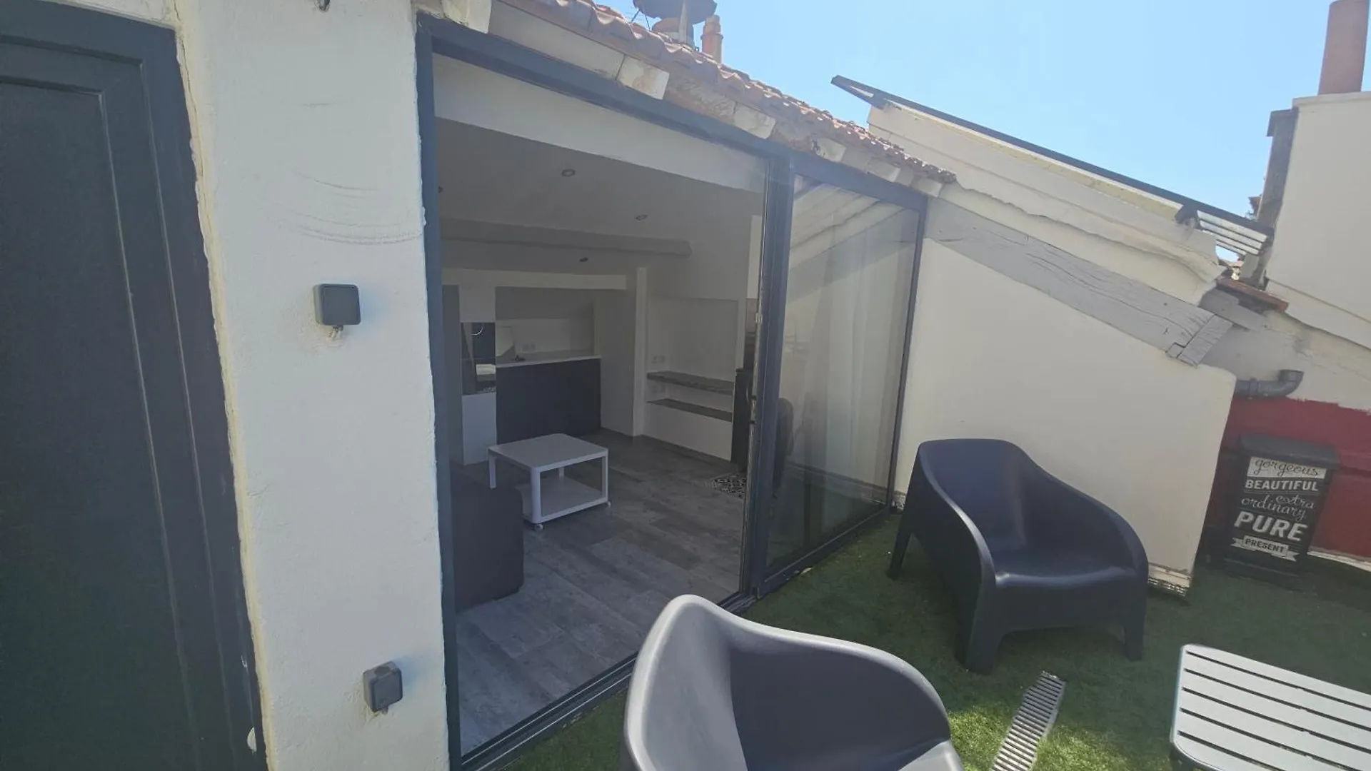 Appart 3 Chambres Avec Terrasse 18M - 8 Pers - 1 Place De Parking Marseille 0*,  Frankrig