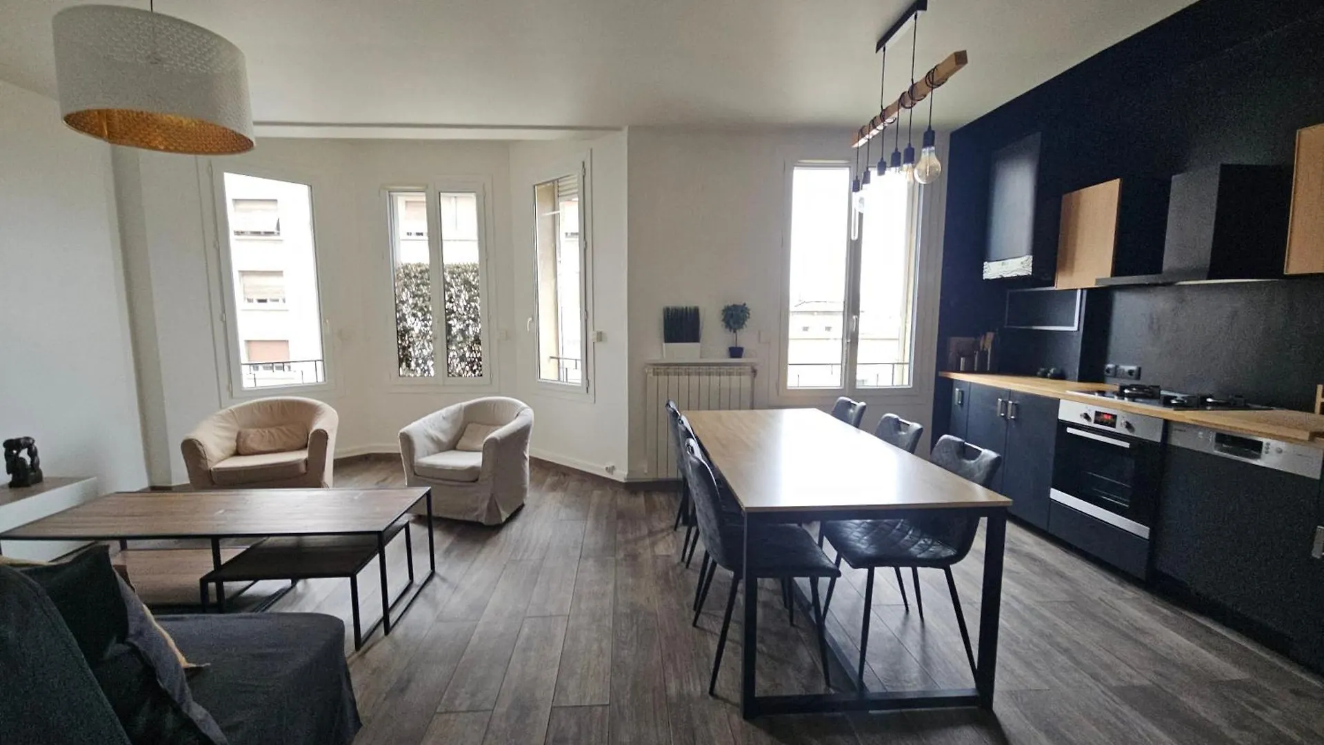 Appart 3 Chambres Avec Terrasse 18M - 8 Pers - 1 Place De Parking Marseille 0*,  Frankrig