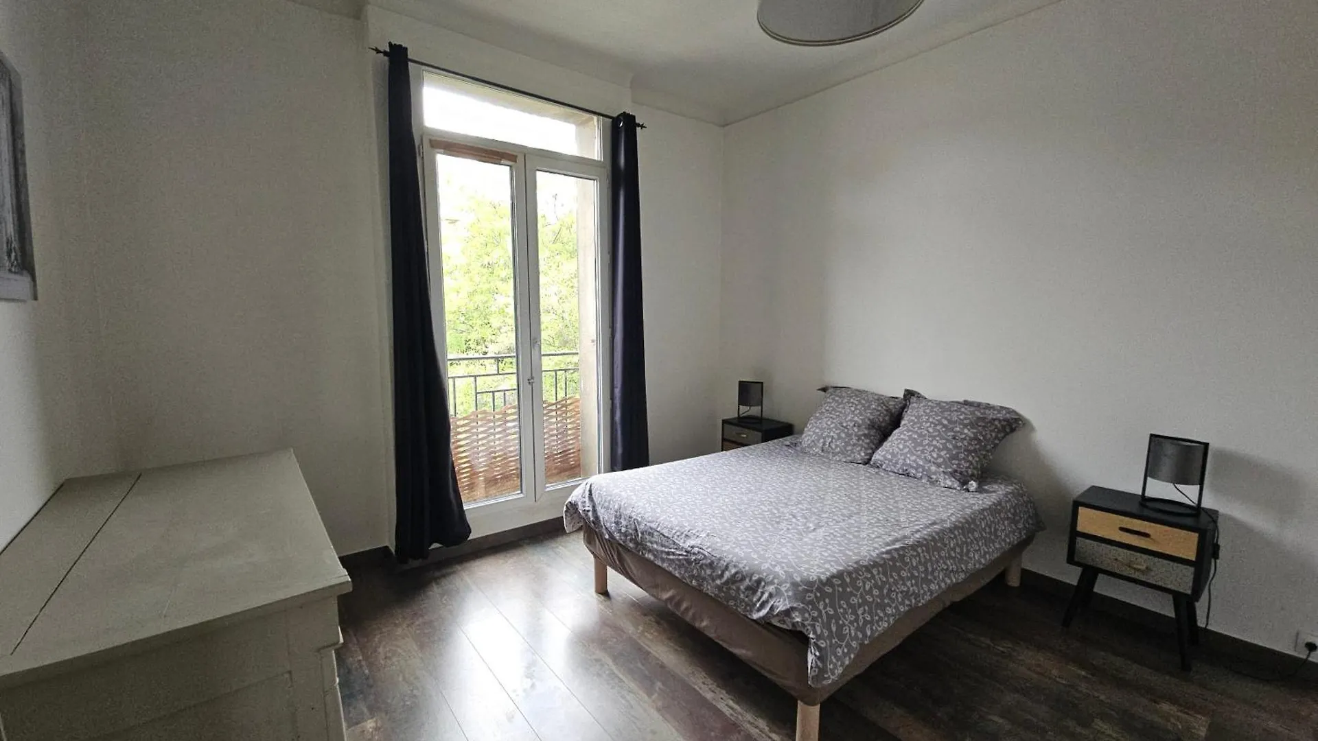 Appart 3 Chambres Avec Terrasse 18M - 8 Pers - 1 Place De Parking Marseille